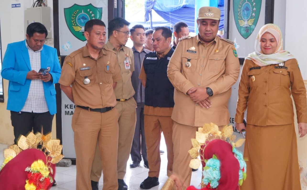 Bupati Maros Chaidir Syam dan Wakil Bupati Maros Suhartina Bohari Saat Memasuki Musyawarah Rencana Pembangunan (Musrenbang)