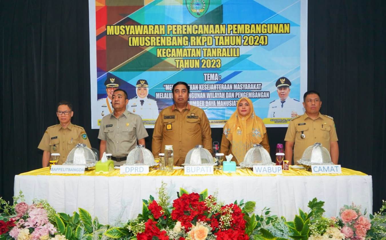 Bupati Maros Chaidir Syam dan Wakil Bupati Maros Suhartina Bohari Saat Pembukaan Musrenbang RKPD Tahun 2024