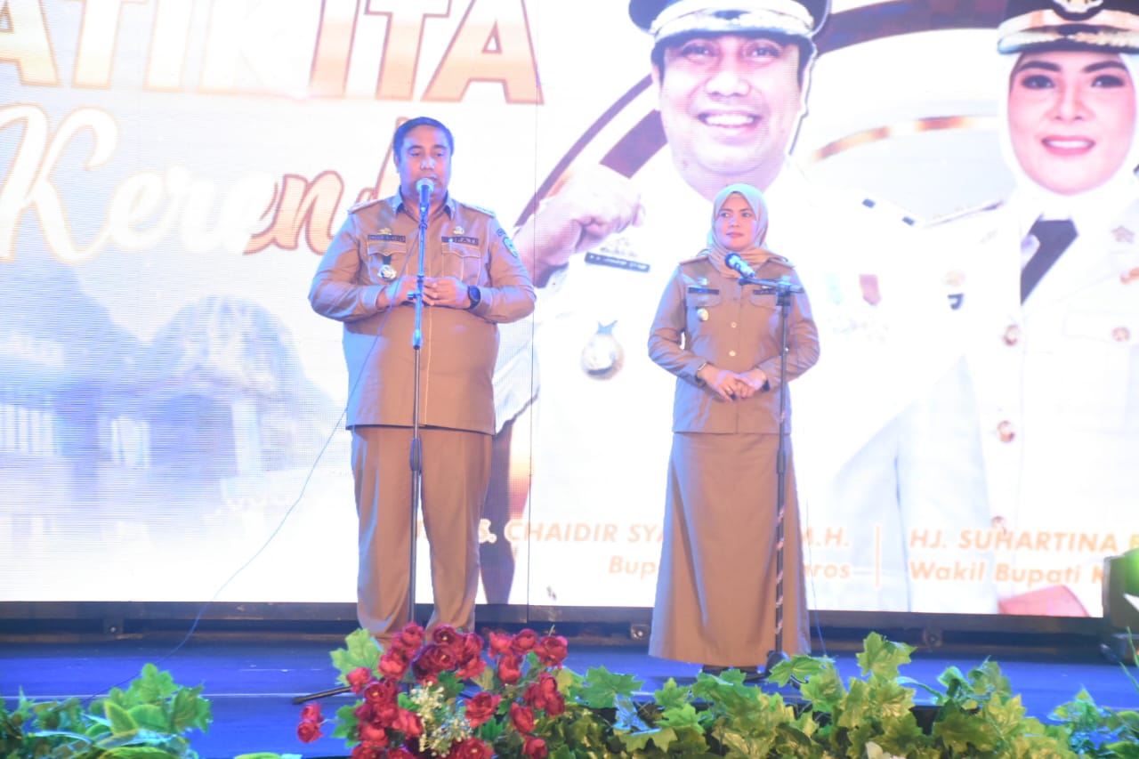 Bupati Maros Chaidir Syam dan Wakil Bupati Maros Suhartina Bohari