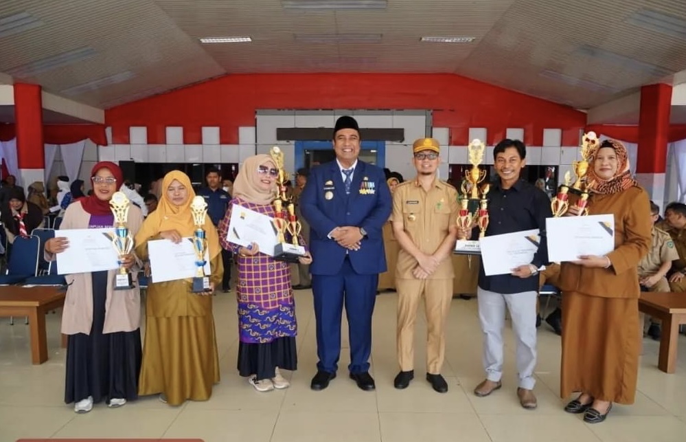 Bupati Maros Berikan Penghargaan dan Bantuan di Peringatan HUT RI ke-78