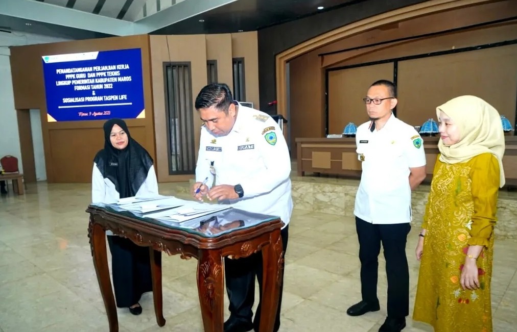 Bupati Maros dan Sekda Tandatangani Perjanjian Kerja Pegawai PPPK : Guru dan Teknis