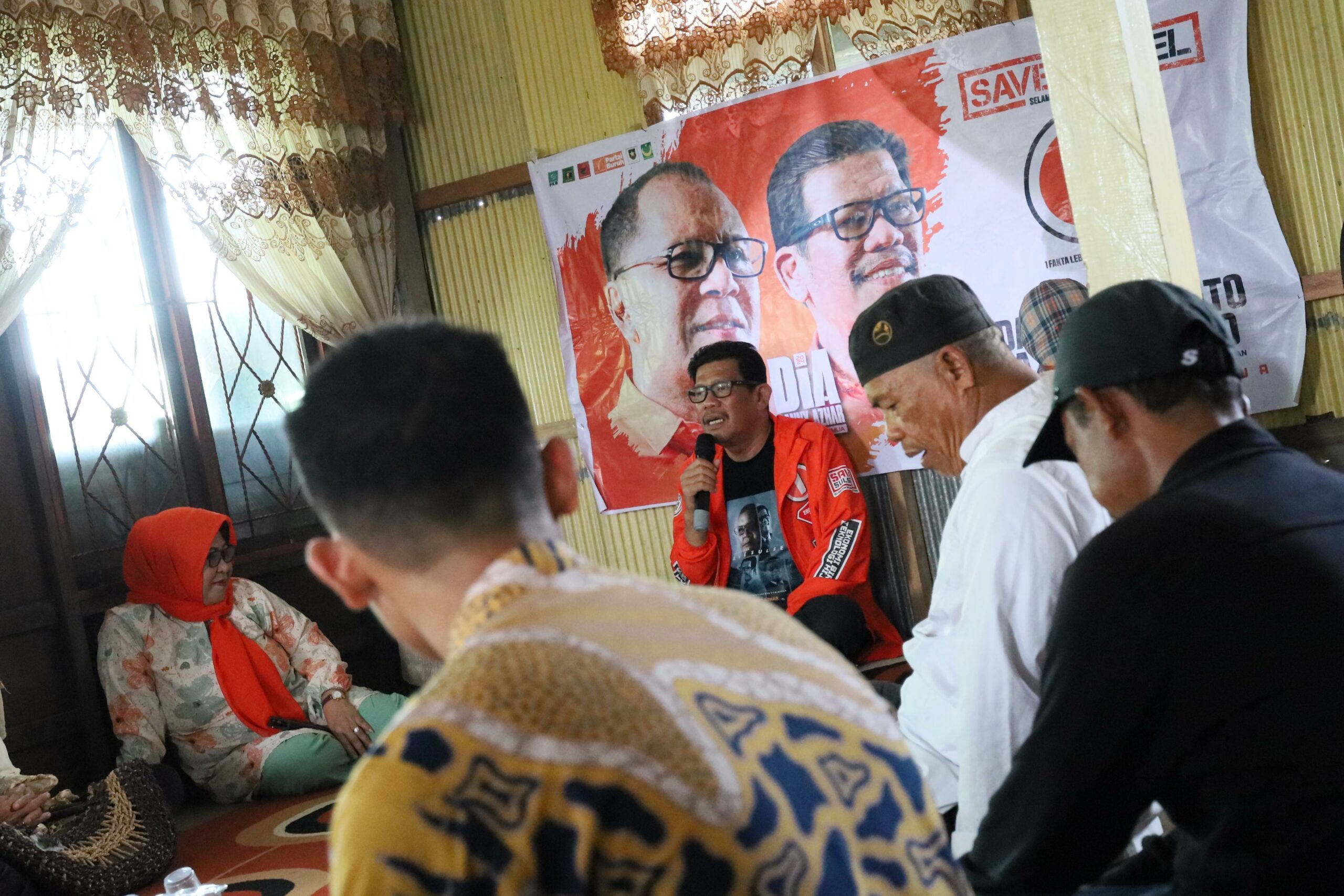 Calon Wakil Gubernur Nomor Urut 1 Azhar Arsyad Saat Bersilaturahmi Bersama Warga Maros
