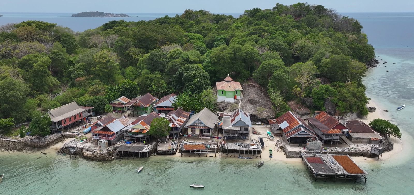 Donasi Insan PLN Listriki 100% Pulau Katindoang dengan Energi Bersih