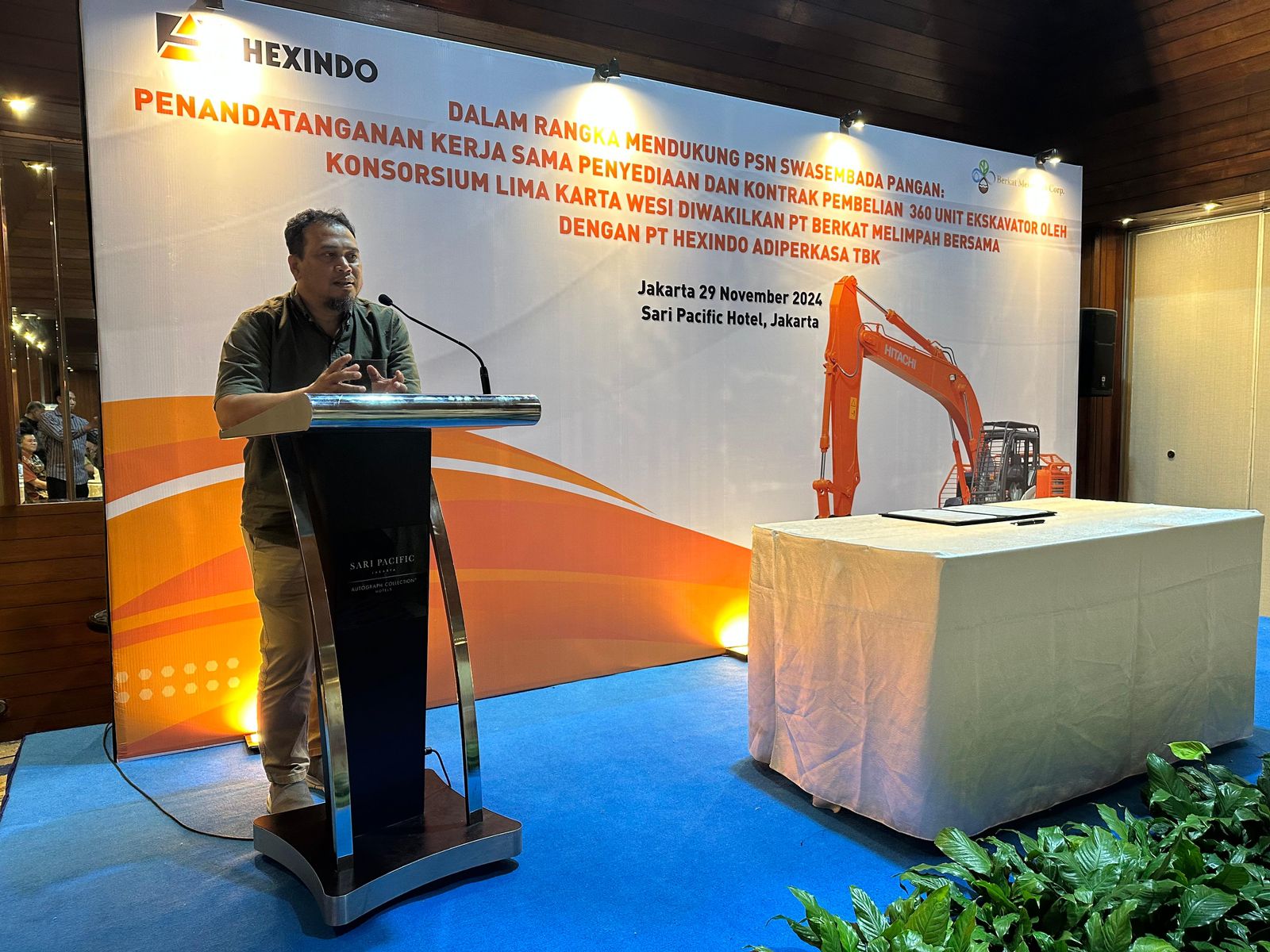 Dukung Swasembada Pangan, Konsorsium Lima Karta Wesi Teken Kontrak Pembelian 360 Unit Excavator