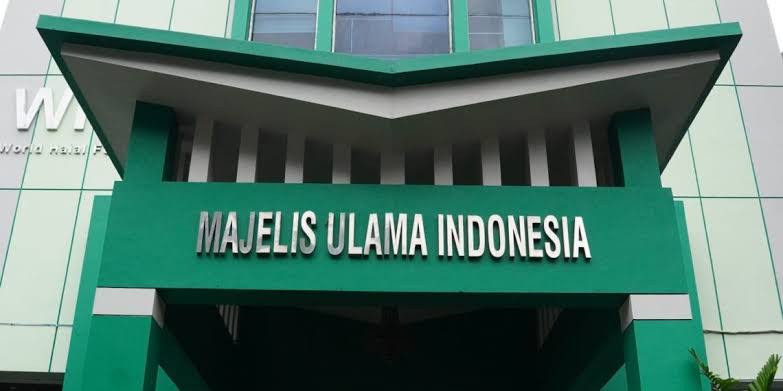 MUI-DPR RI Kecam Isa Zega Kenakan Pakaian Hijab Saat Umroh