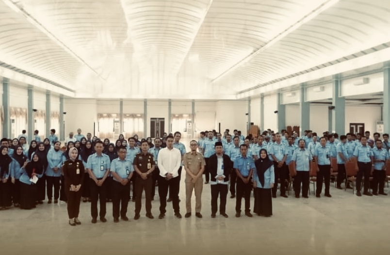 Pegawai Tandatangan Komitmen PDAM Tirta Bantimurung Maros