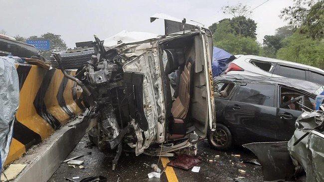 Kecelakaan Tol Cipularang : Sopir Truk Trailer Ditetapkan Sebagai Tersangka