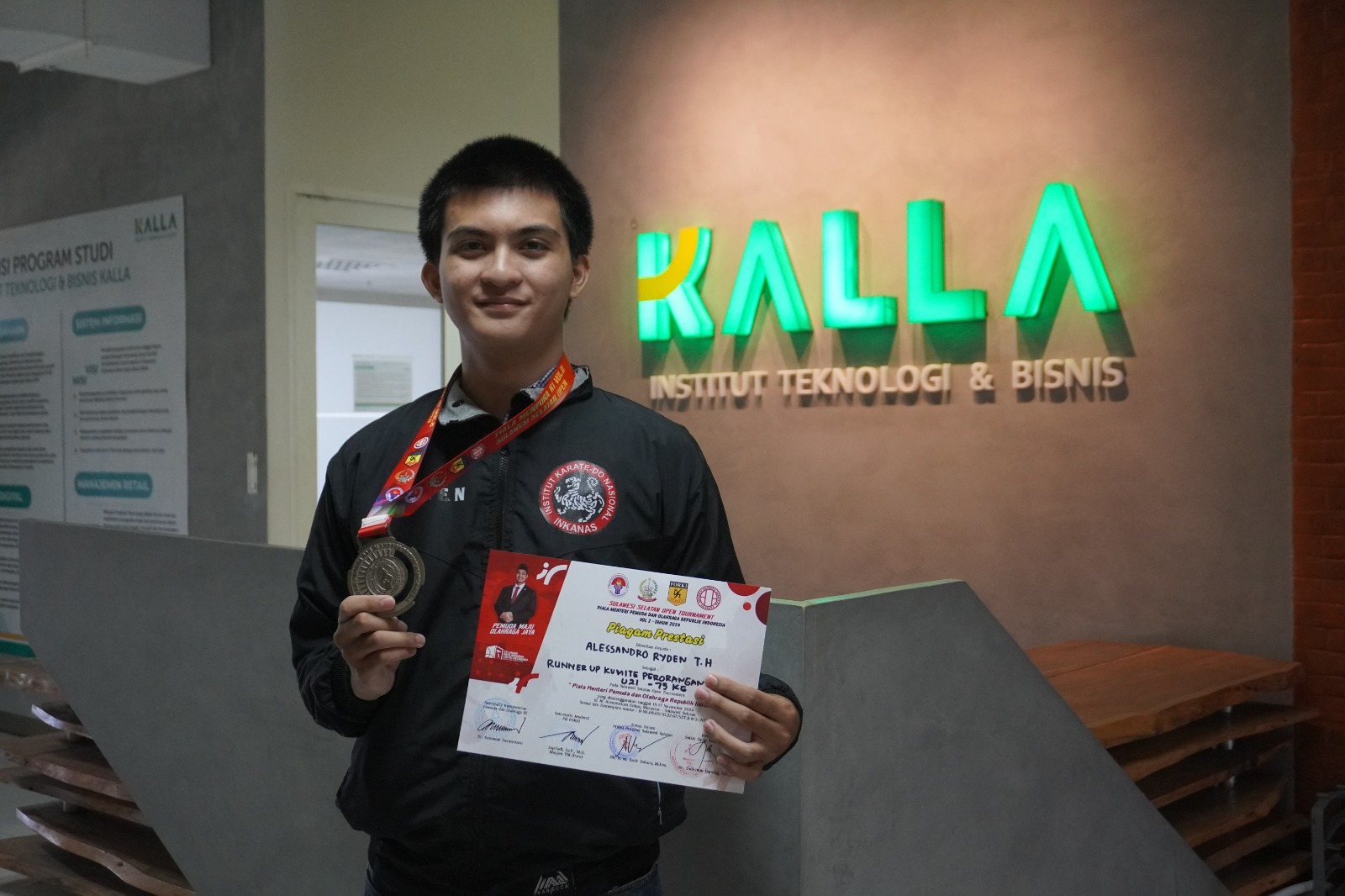 Mahasiswa Kalla Institute Meraih 2 Medali Perak dalam Kejuaraan Karate Nasional