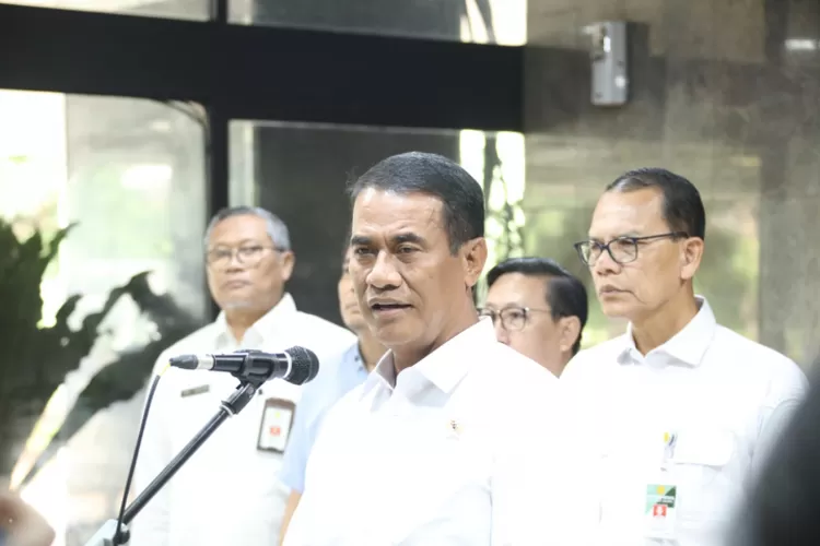 Mentan Amran Tindak Tegas Copot Pejabat Nakal dan Blacklist Perusahaan Pupuk Palsu