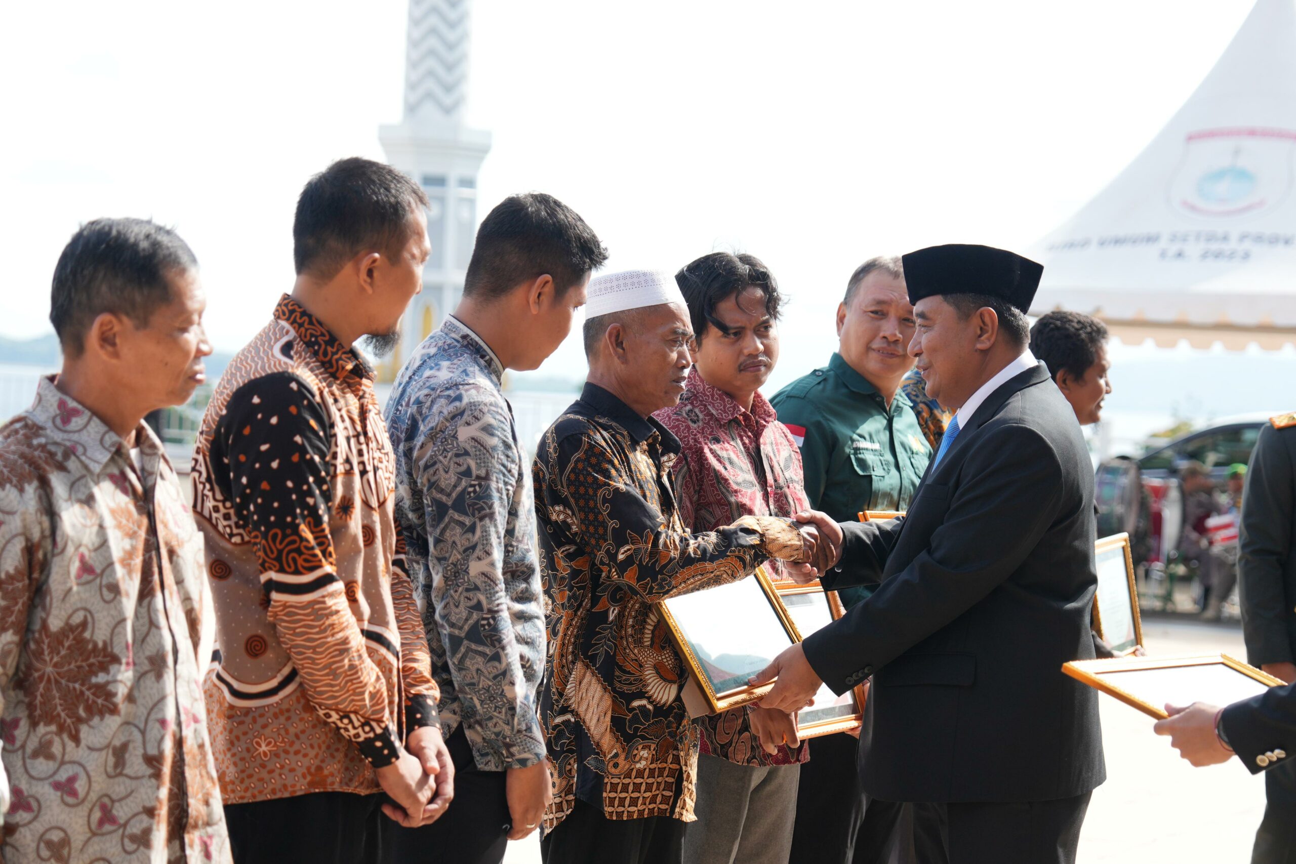 Pahlawan Masa Kini : PJ Gubernur Sulbar Beri Penghargaan Pada Tokoh Petani dan Perkebunan