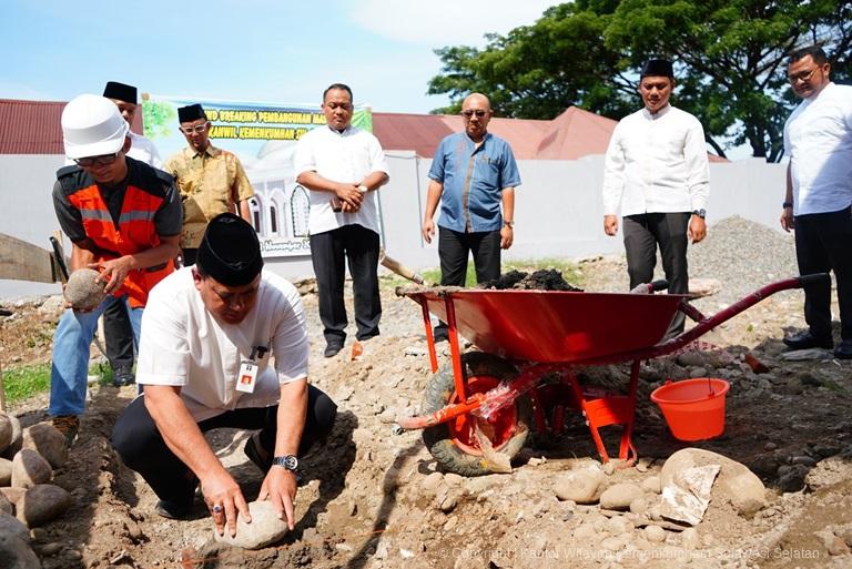 Pembangunan Mesjid Kanwil Kemenkumham Sulsel Ditandai dengan Peletakan Batu Pertama