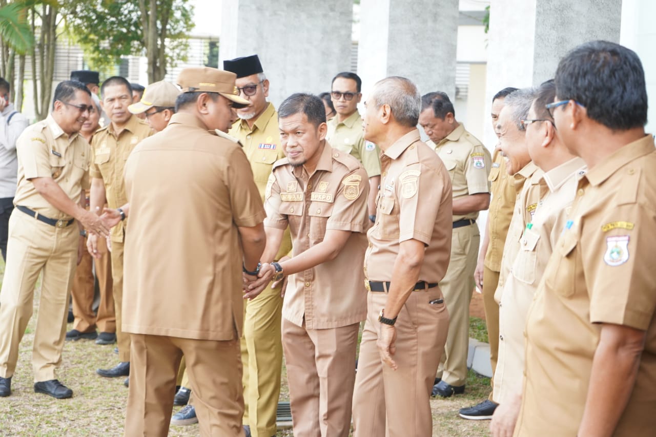 Pimpin Apel Pagi, Pj Gubernur Bahtiar Ingatkan Pejabat Pemprov Bekerja Profesional