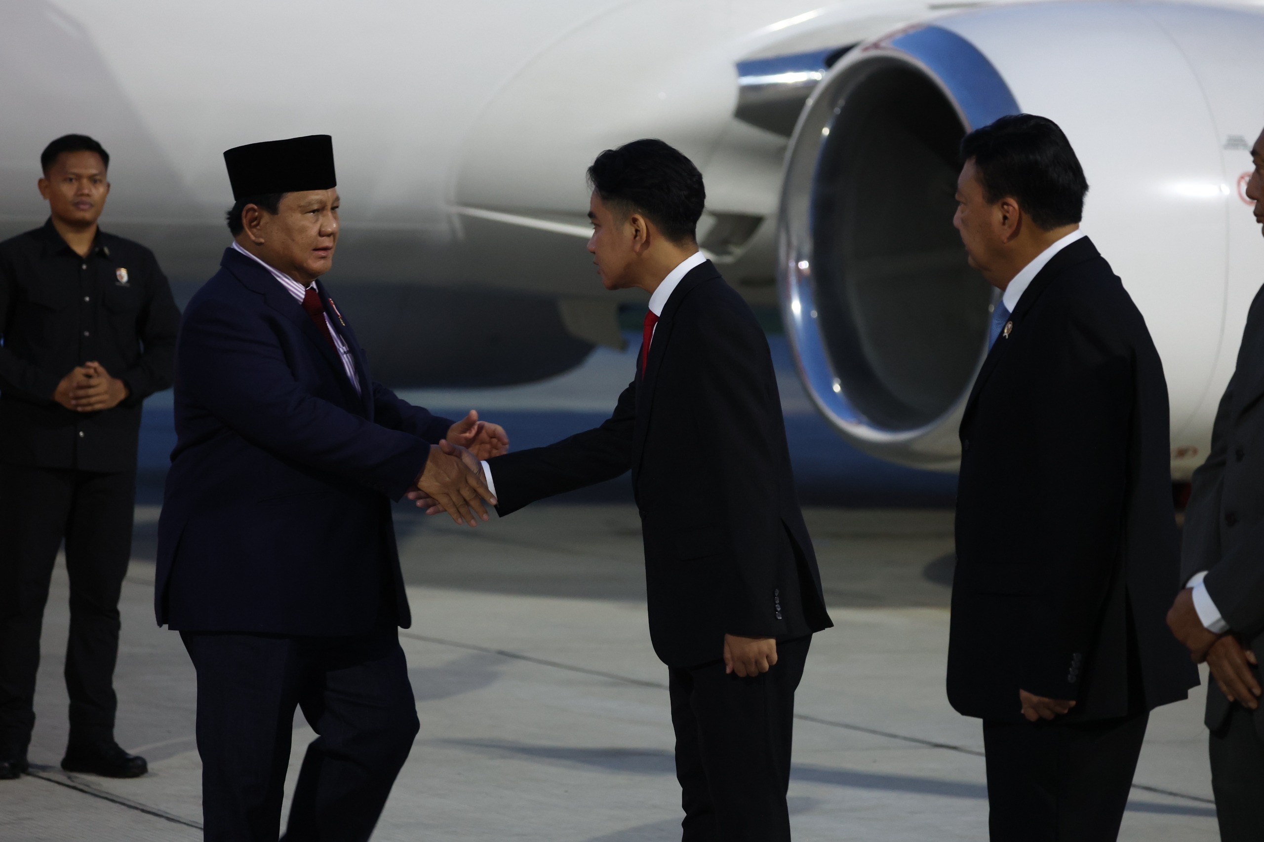 Presiden Prabowo Subianto Saat Disambut Wakil Presiden Gibran Rakabuming Raka
