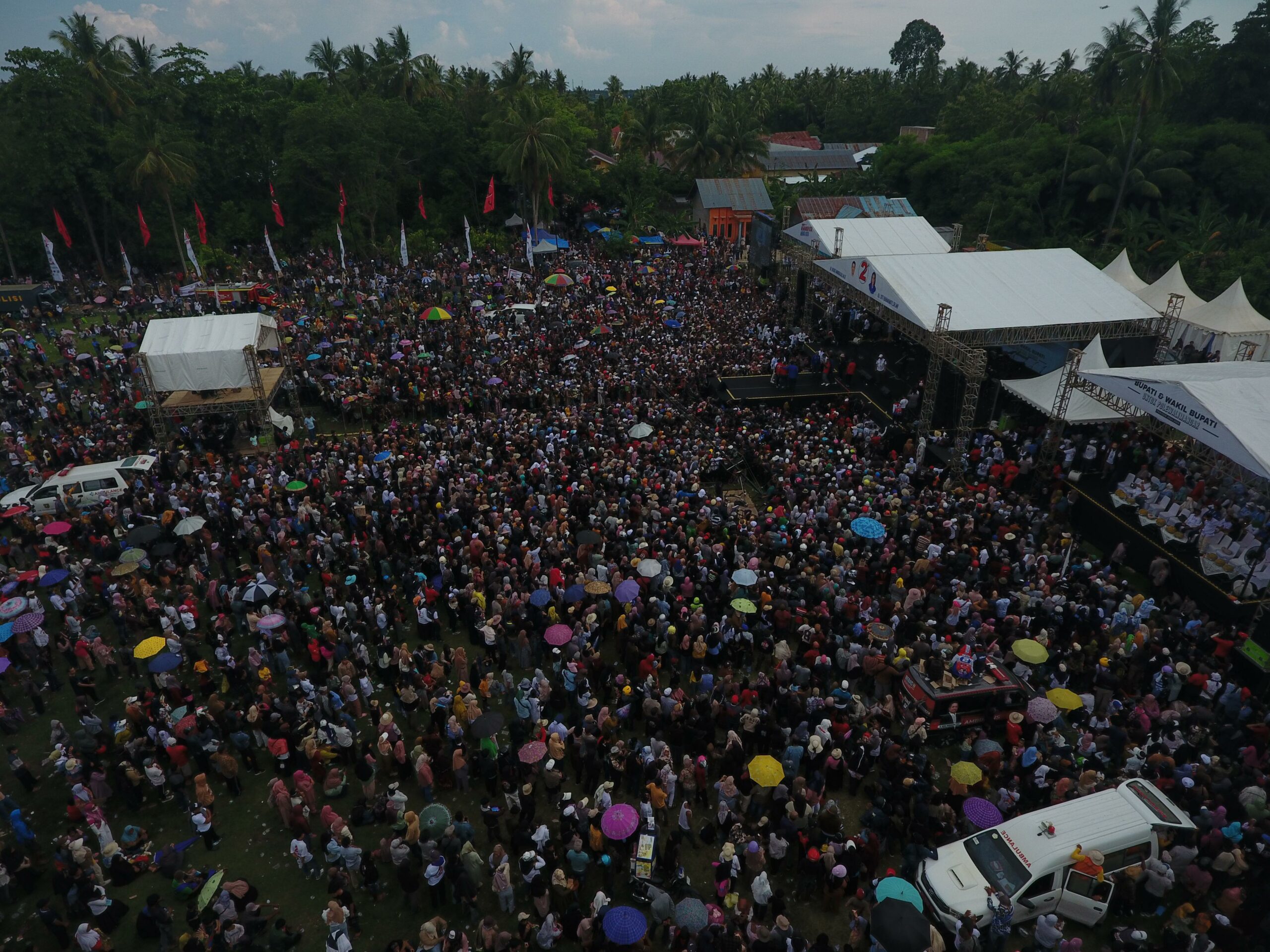 Puluhan Ribu Masyarakat Hadiri Kampanye Akbar Bebas-Siti (Besti)