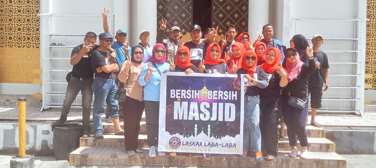 Relawan Besti (Laskar Laba Laba) Gelar Aksi Bersih Bersih Masjid di Wonomulyo, Polman