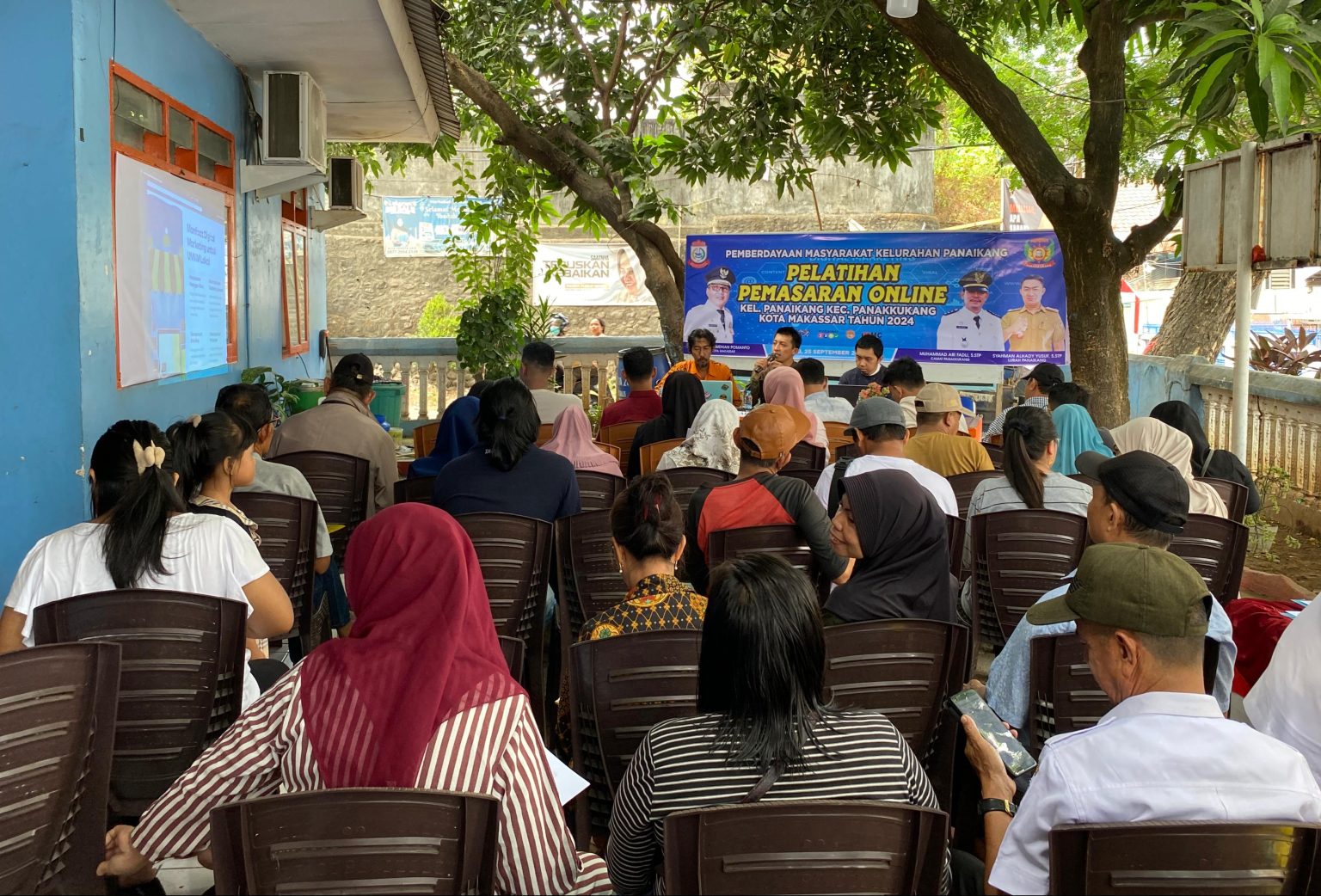Tim ICT Kominfo Makassar Paparkan Panduan Teknologi Praktis bagi Pelaku UMKM Kelurahan Panaikang