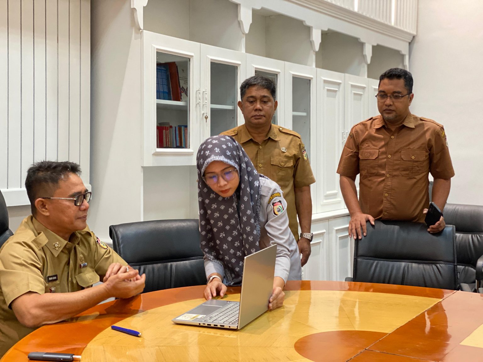 Kominfo Makassar Lakukan Pendampingan Penerbitan TTE Pj Sekda Kota Makassar