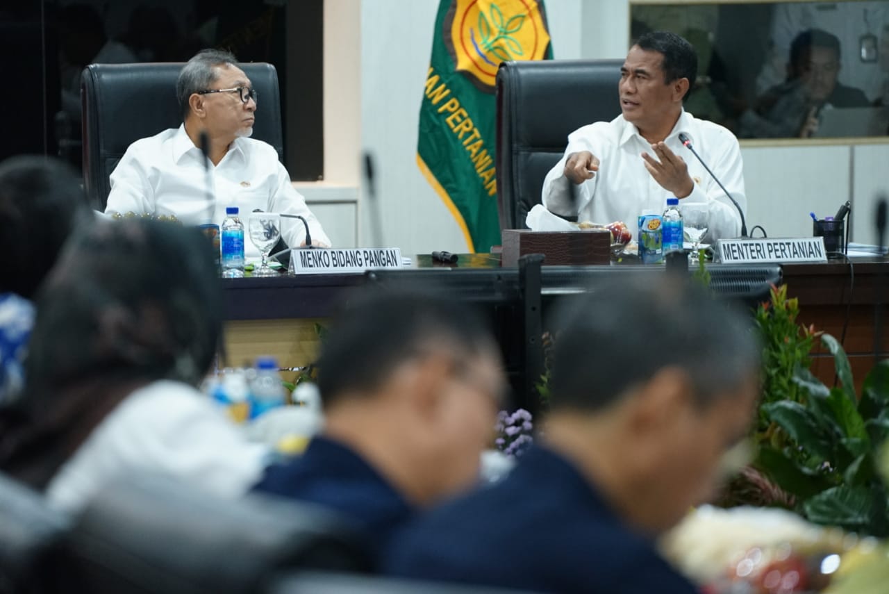 Menteri Koordinator Bidang Pangan, Zulkifli Hasan (Zulhas) bersama Menteri Pertanian (Mentan) Andi Amran Sulaiman memimpin Rapat Koordinasi Terbatas (Rakortas) Pupuk di kantor pusat Kementerian Pertanian (Kementan). (Ist)