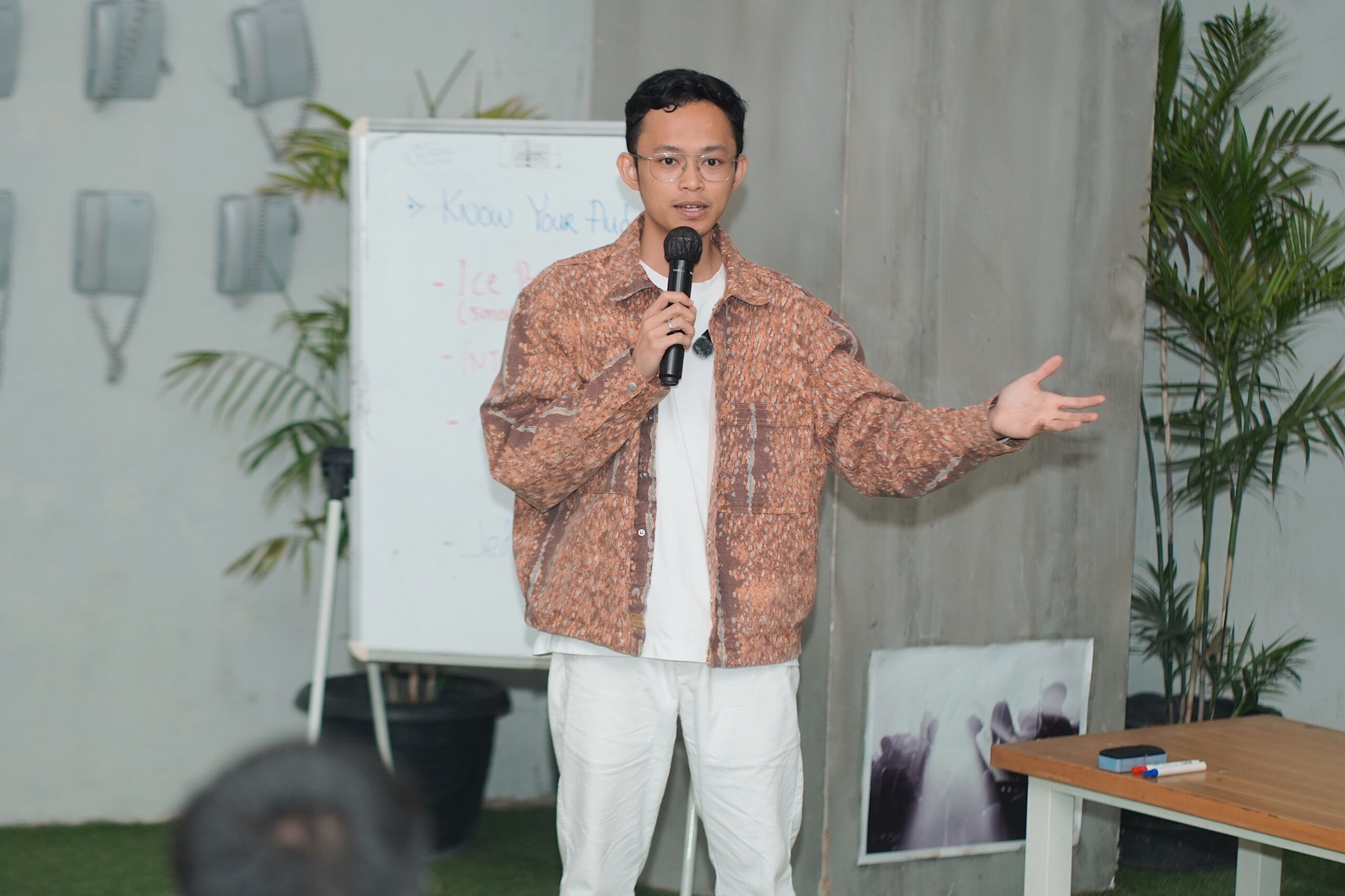 Dialog dengan Pemuda Makassar, Cawalkot Ilham Ingatkan agar Tidak Hanya Jadi Bahan Kampanye
