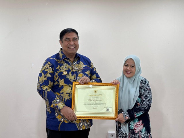 Bupati Maros Menerima Penghargaan dari Komisi ASN atas Pengisian JPT 2023
