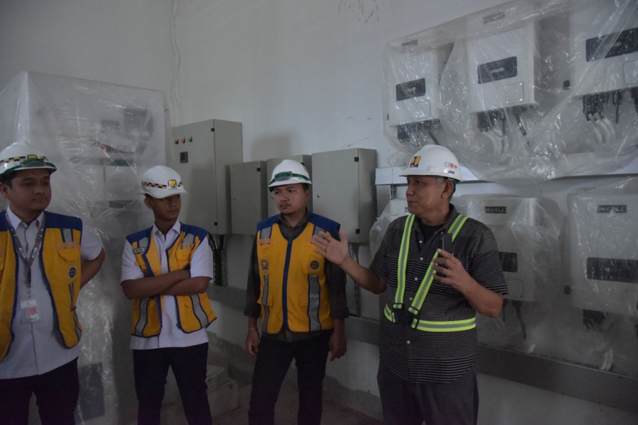 Rapat Koordinasi Tim Teknisi Sekretariat DPRD Sulbar dengan PT. Brantas Abipraya dan PLN UP3 Mamuju, Bahas Penghubungan Listrik Gedung Kantor DPRD Sulbar