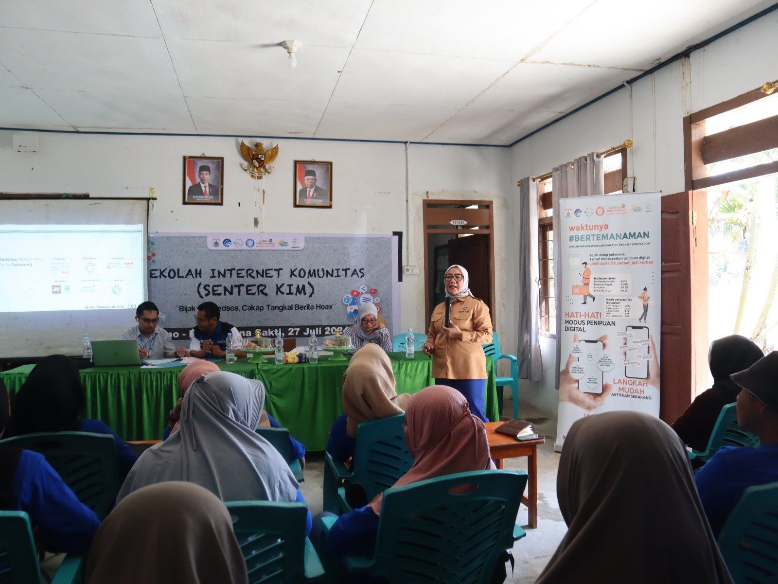 Ketua DPRD Sulbar Membimbing Masyarakat agar Mahir dalam Penggunaan Teknologi Digital