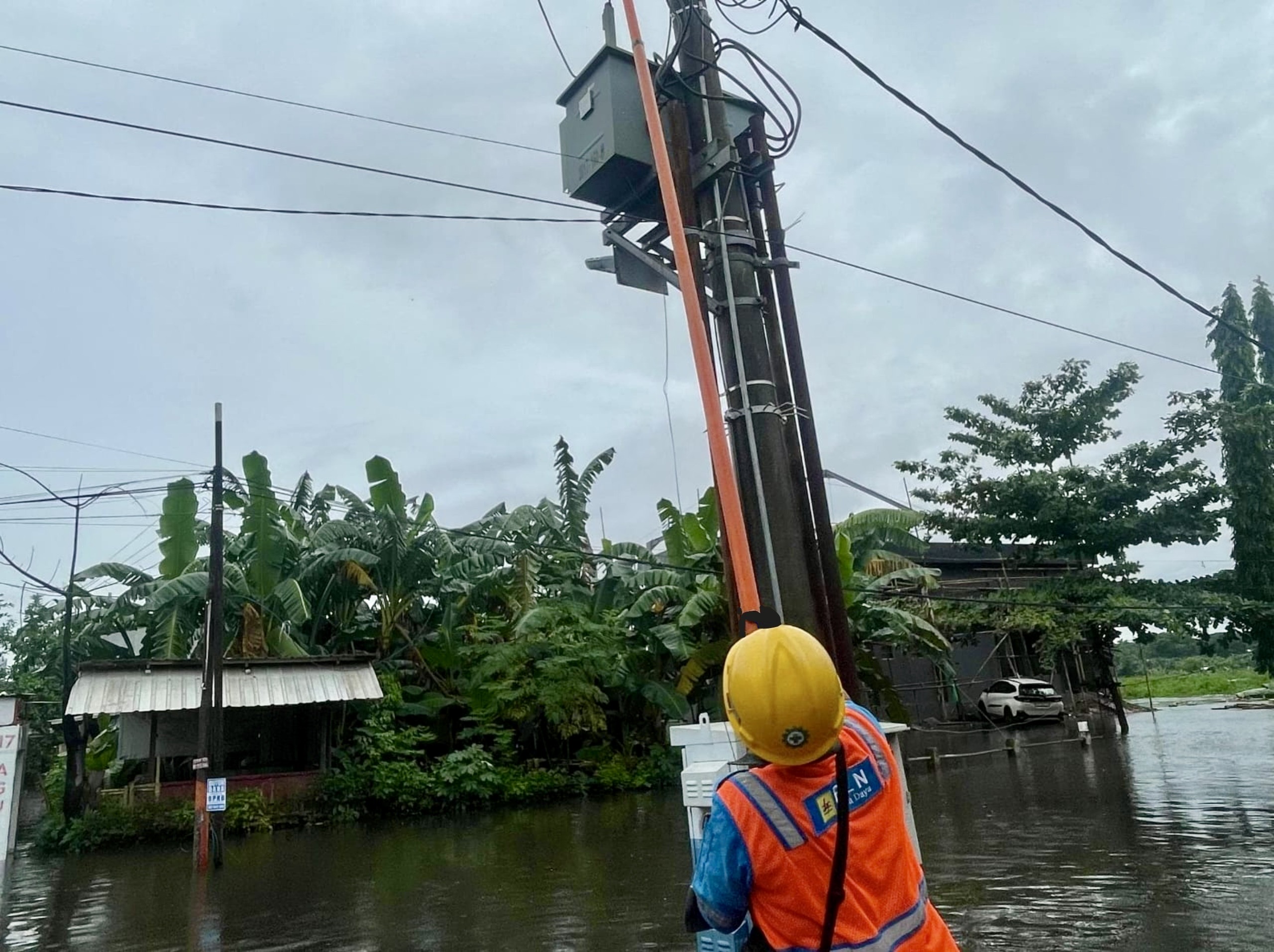 Banjir di Makassar Mulai Surut, PLN Segera Pulihkan Pasokan Listrik