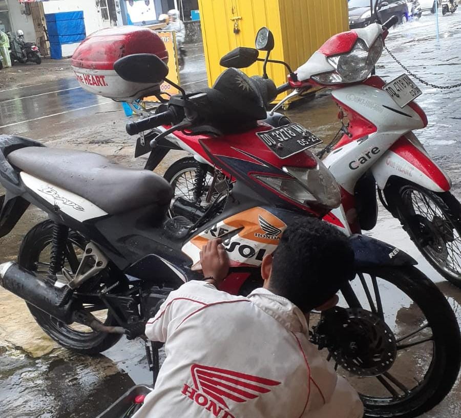 Asmo Sulsel Hadirkan AHASS SigapNa untuk Pengendara Terkendala Banjir di Jalan