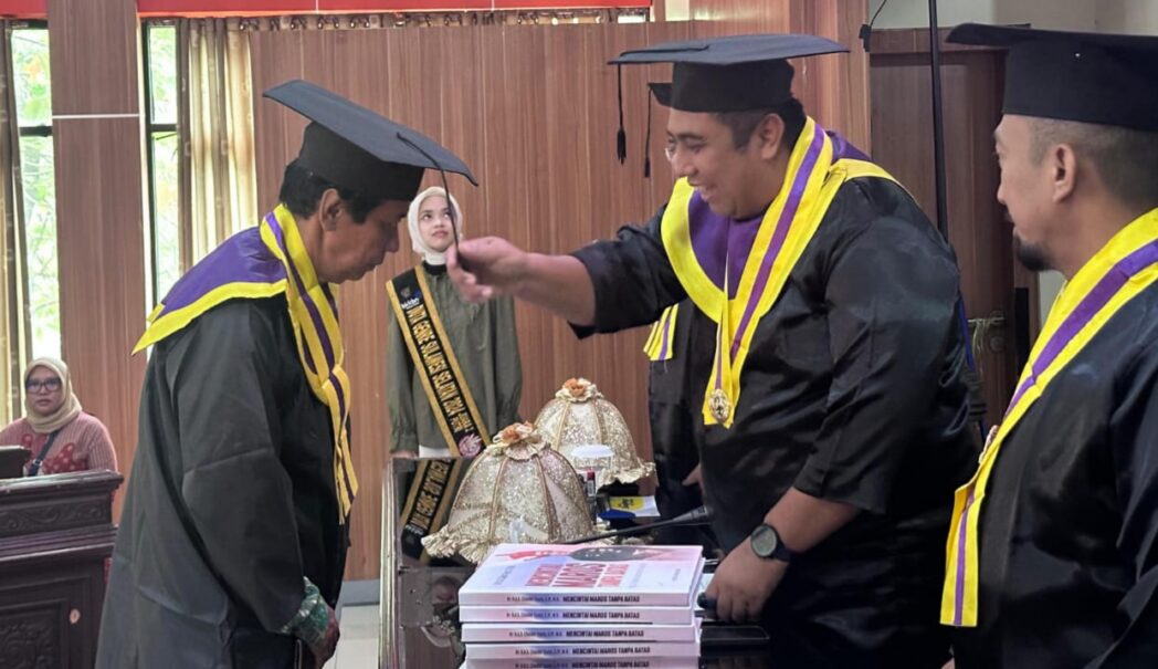 Bupati Maros Chaidir Syam Saat Menghadiri Wisuda Lanjut Usia (Lansia)