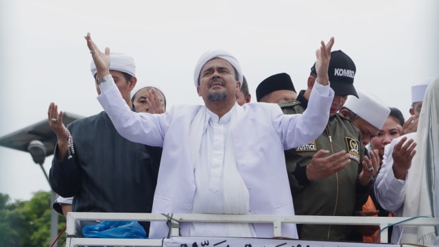 Habib Rizieq Shihab Saat Berdoa Ditengah Aksi Reuni 212