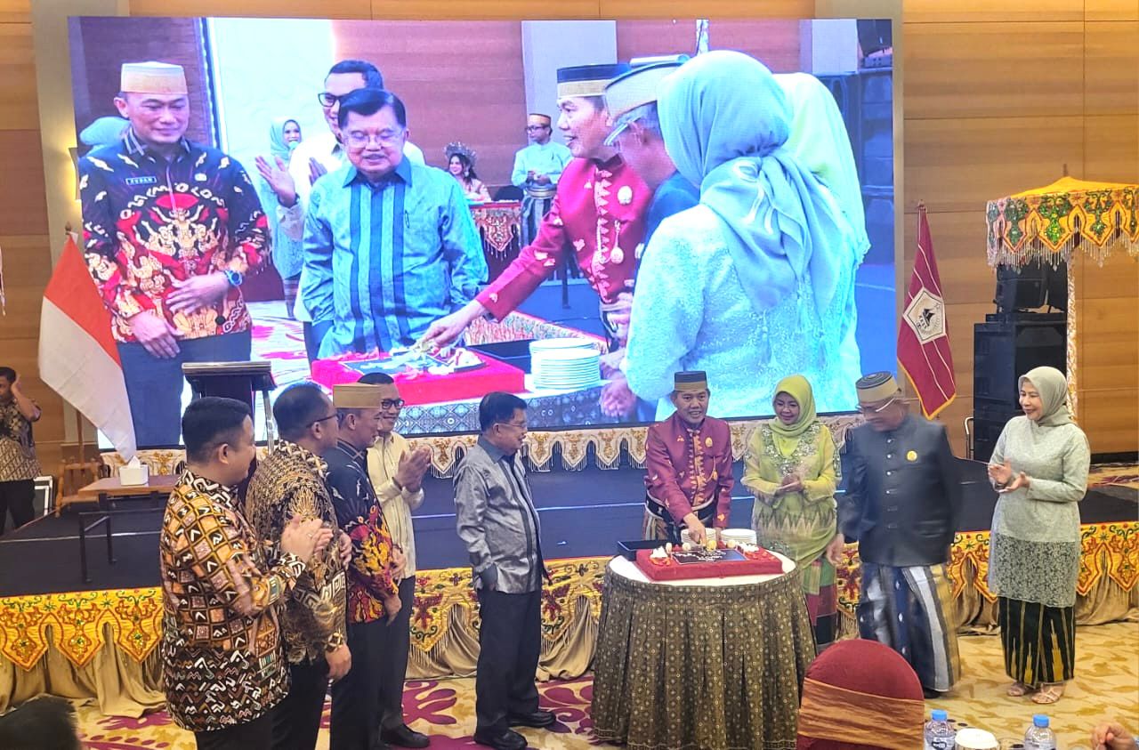 Acara syukuran Kerukunan Keluarga Sulawesi Selatan (KKSS) yang ke-48 Acara syukuran Kerukunan Keluarga Sulawesi Selatan (KKSS) yang ke-48