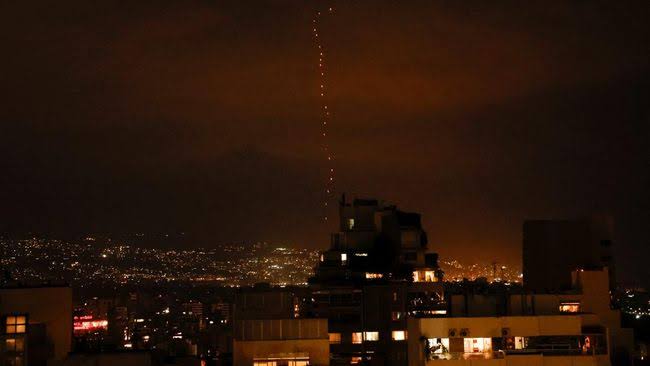 Serangan Proyektil Yaman Lukai Belasan Orang di Tel Aviv