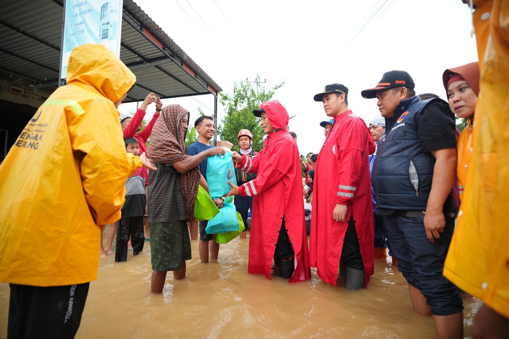 Prof Zudan Pastikan Warga Terdampak Banjir Pangkep Tertangani dengan Baik