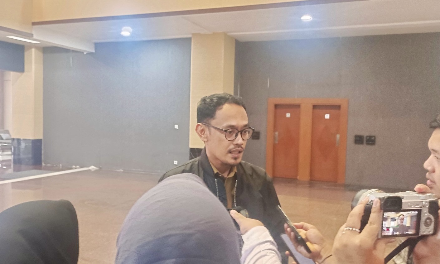 Dinas BMBK Sulsel Sigap Tangani Jalan Amblas dan Bersihkan Material Longsor Akibat Cuaca Ekstrem
