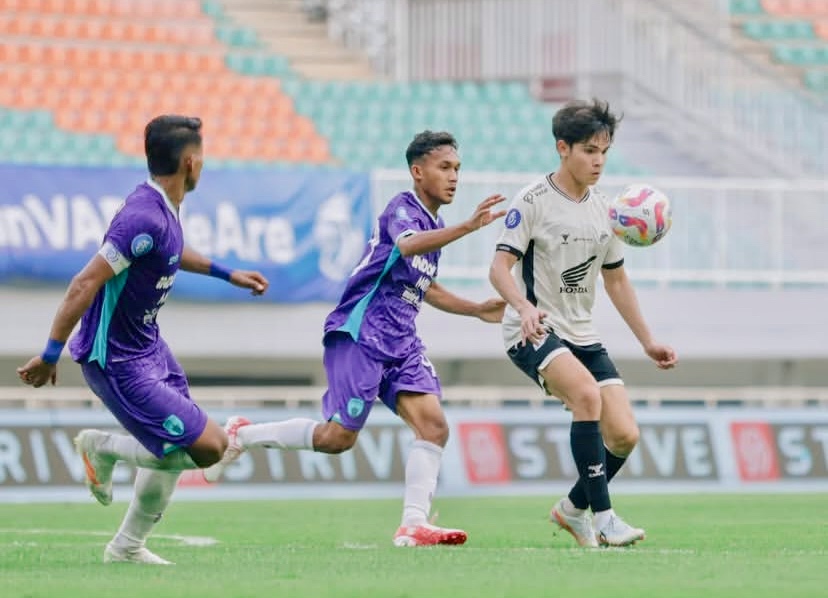 Unggul Jumlah Pemain, PSM Makassar Takluk Atas Persita di Liga 1