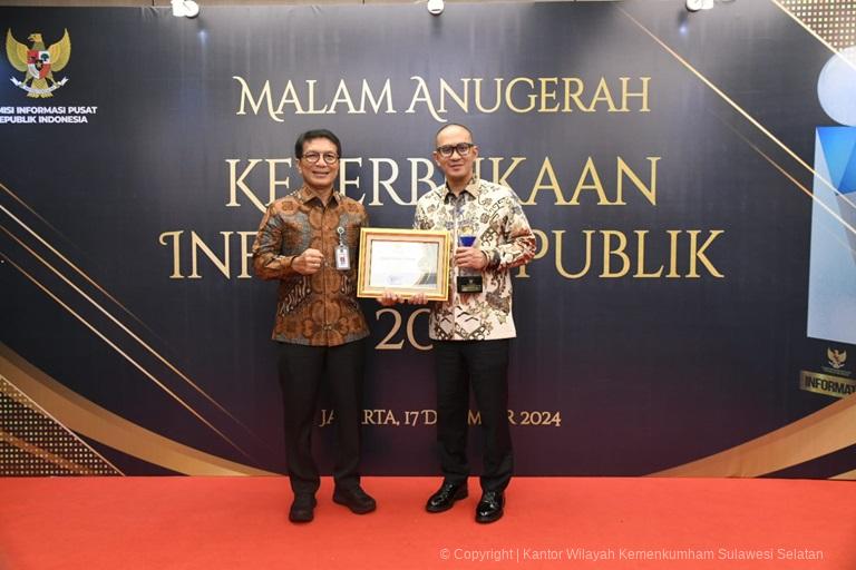 Kemenkum Raih Peringkat ke-3 dalam Penghargaan Keterbukaan Informasi Publik 2024