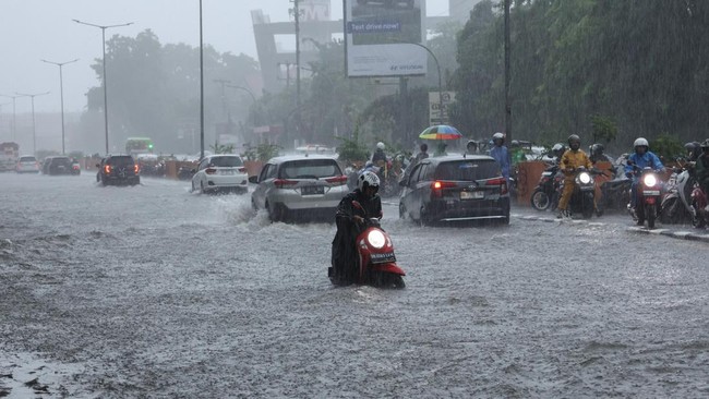 Danny Pomanto Janjikan Hadiah Bagi Warga yang Bisa Atasi Banjir