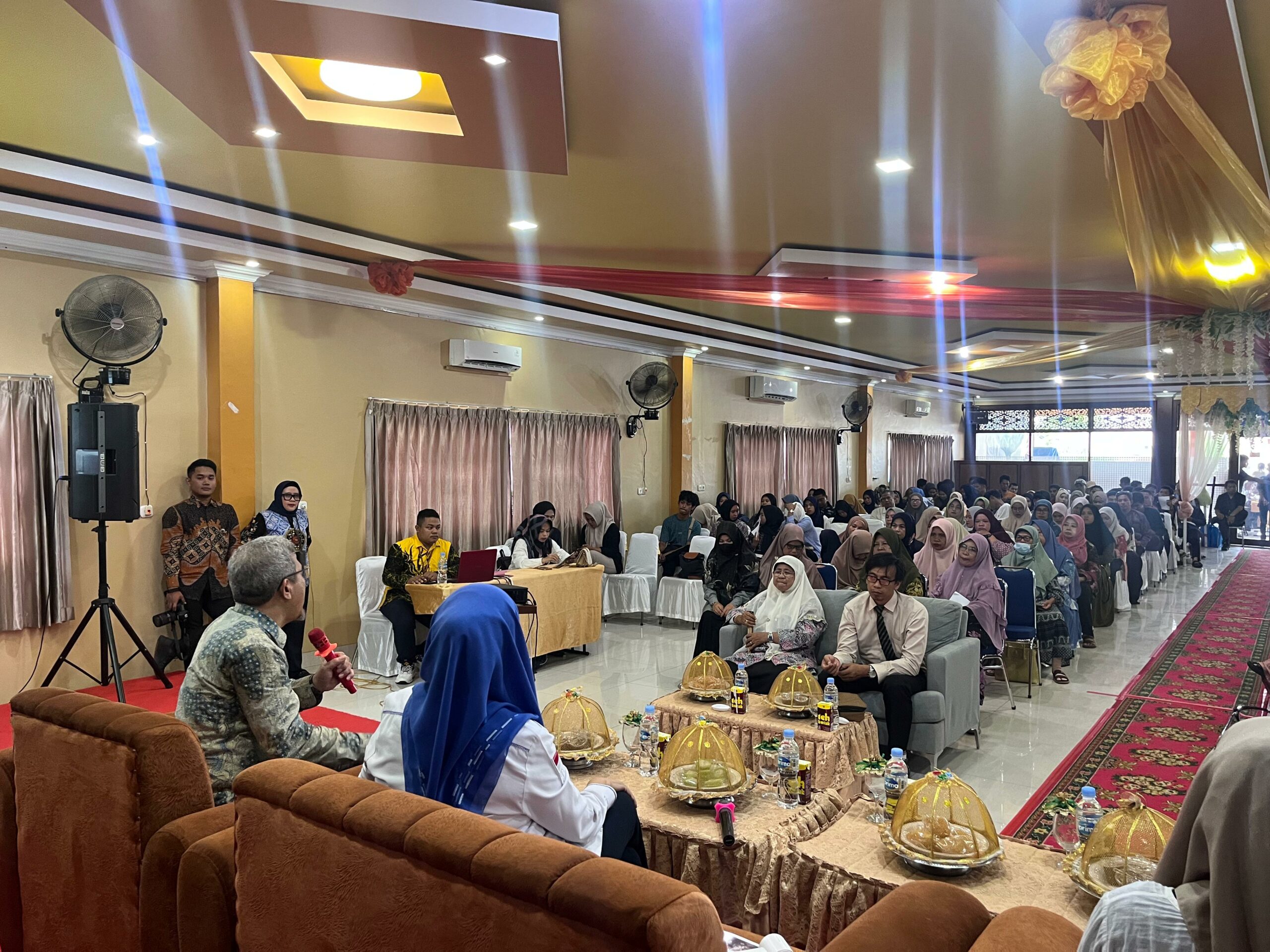 OJK Sulselbar dan Komisi XI DPR RI Gelar Edukasi Keuangan di Bulukumba