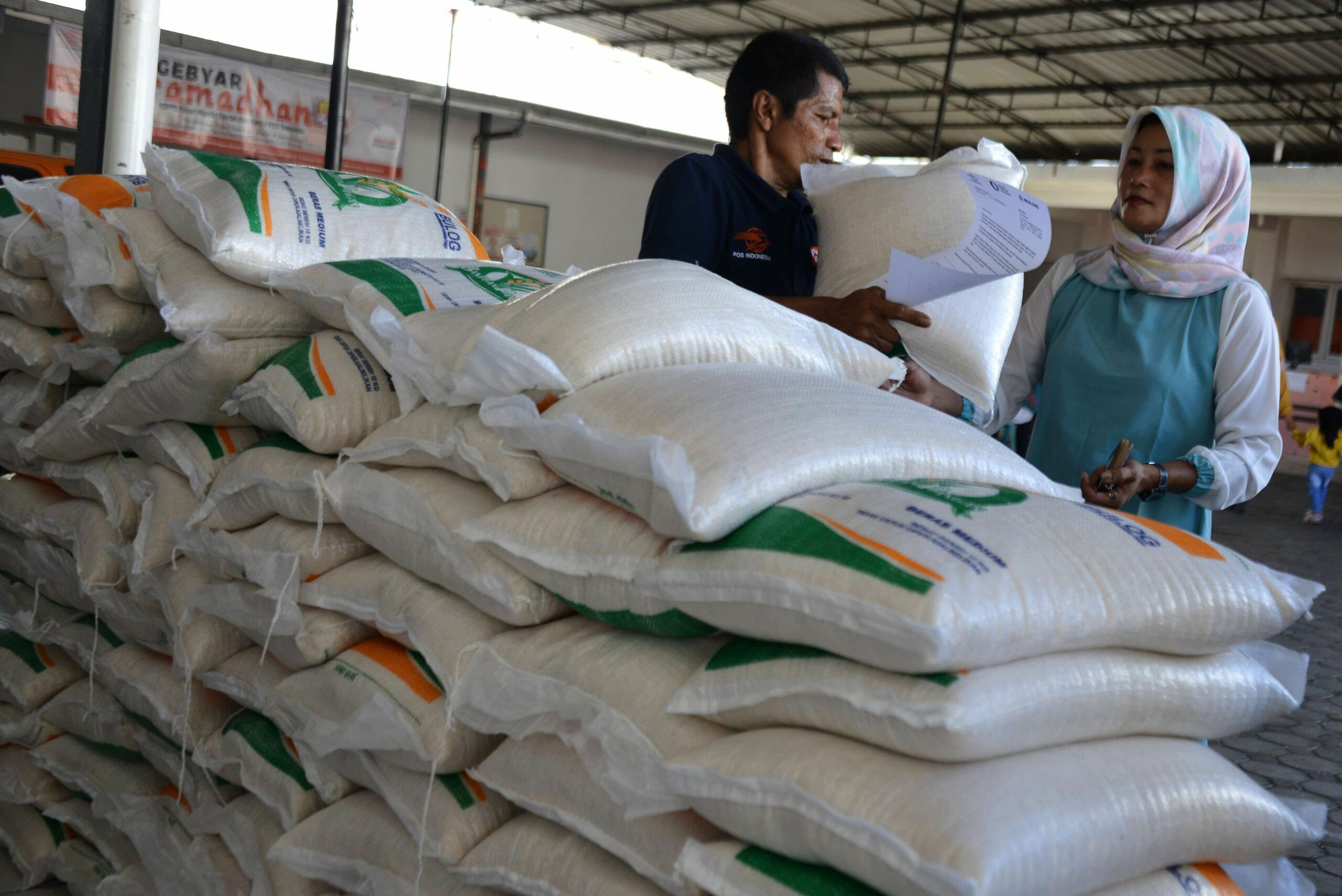 Pemerintah Salurkan 16 Juta Bansos Beras Mulai Januari 2025