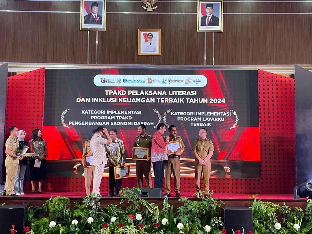 Pemkab Maros Raih Penghargaan TPKAD Pelaksana Terbaik Literasi dan Inklusi Keuangan 2024