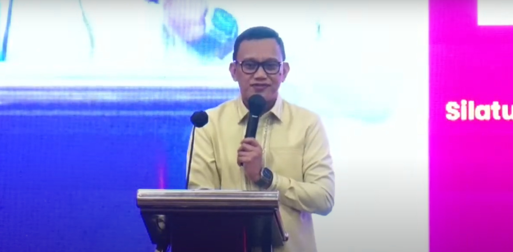 Menteri Perlindungan Pekerja Migran Indonesia (PPMI) Abdul Kadir Karding menghadiri acara syukuran Kerukunan Keluarga Sulawesi Selatan (KKSS) yang ke-48 di Hotel JS Luwansa. {Ist)