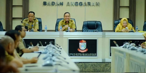Sekwan DPRD Kota Makassar Dahyal Saat Memimpin Rapat Koordinasi Aparatur Sipil Negara (ASN)