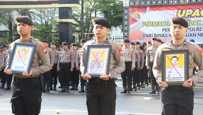 Kapolrestabes Makassar Tegas : Tiga Polisi Diberhentikan Tidak Hormat