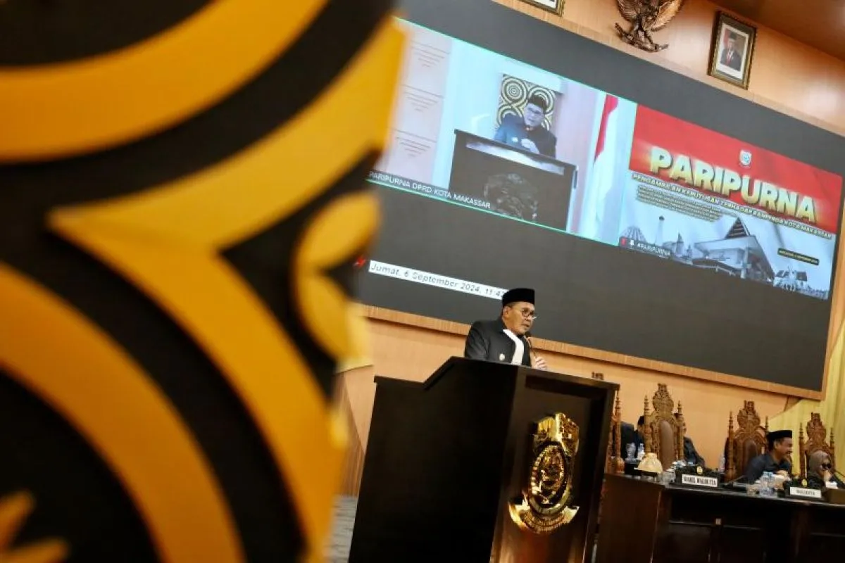 Wali Kota Makassar Saat Rapat Paripurna Penetapan 37 Ranperda