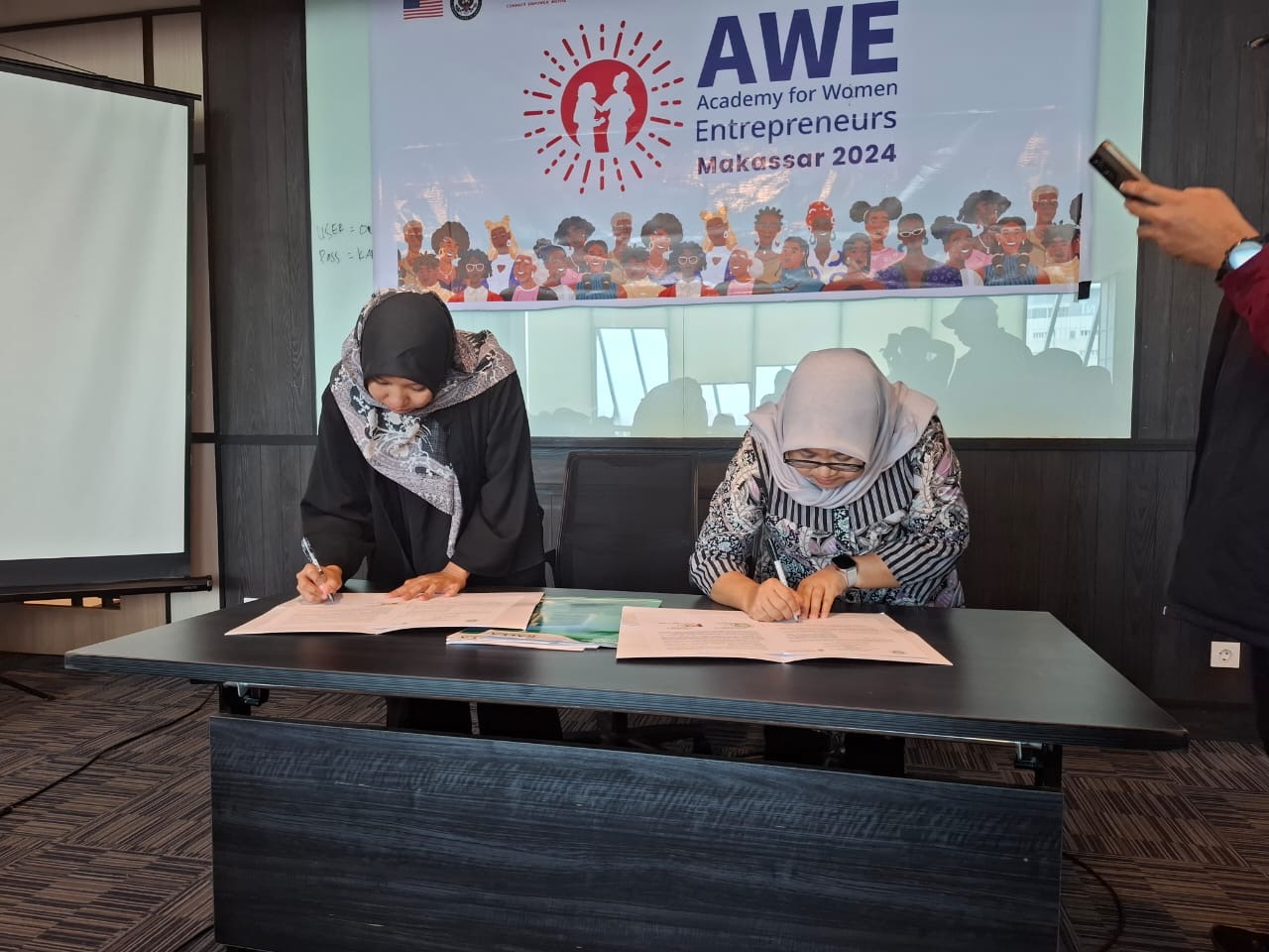 Perkuat Sinergi Pengembangan Usaha Perempuan, Kalla Institute dan Ruang Kolaborasi Perempuan Tandatangani MoU