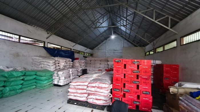 kemensos salurkan bantuan rp 18 miliar untuk korban banjir di makassar 169