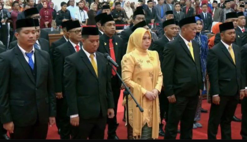 Dilantiknya 45 Anggota DPRD Sulawesi Barat yang Terpilih
