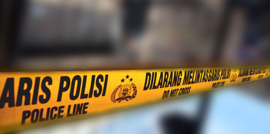 setelah didobrak rumah orangtua dhani diberi garis polisi