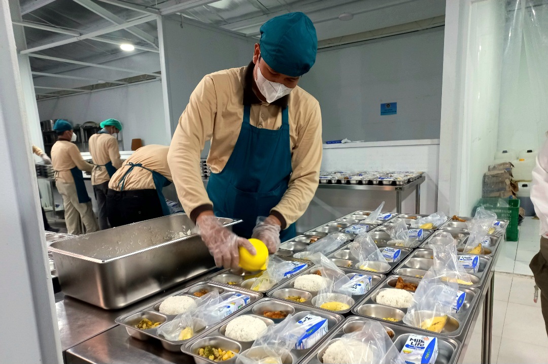 Makan Bergizi Gratis Dimulai Besok : 190 Titik Dapur Siap Dikerahkan