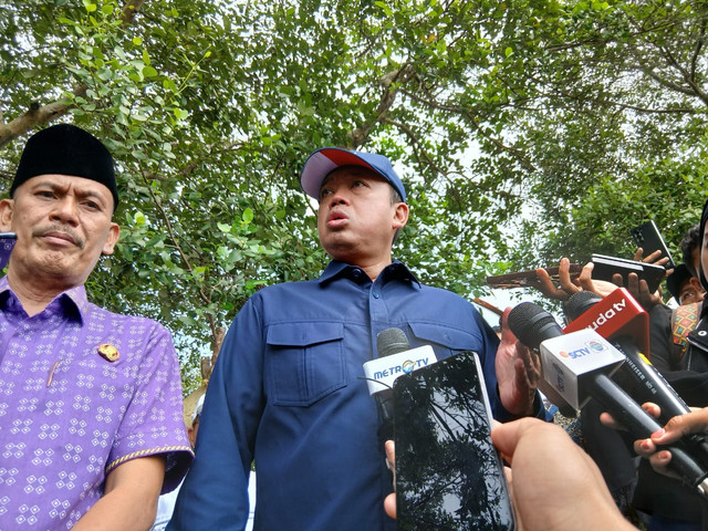 Menteri ATR/BPN, Nusron Wahid Saat Meninjau Lokasi Laut yang Memiliki Sertifikat HGB dan SHM